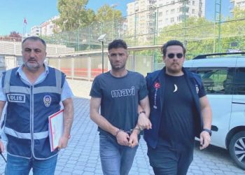 Havaya ateş açana reaksiyon gösterdi, dövülünce öldürdü