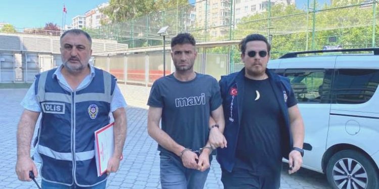 Havaya ateş açana reaksiyon gösterdi, dövülünce öldürdü