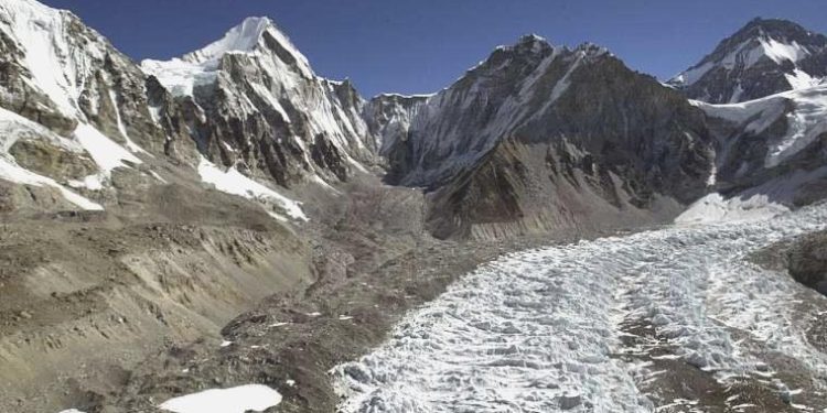 Himalayalar’daki buzullar süratle eriyor, 2100’e kadar yüzde 75 kayıp olabilir