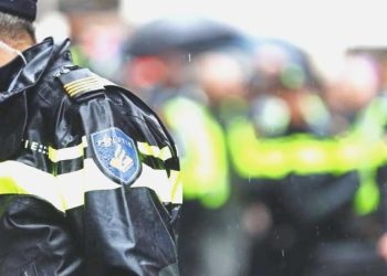 Hollanda’da Bakan Yeşilgöz’den yeni kıyafet genelgesi: Üniformalı polislerin başörtüsü takması yasaklandı