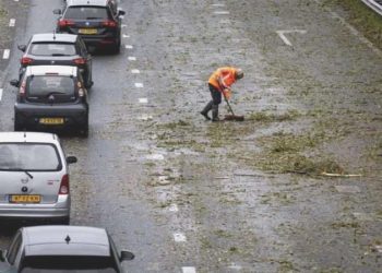 Hollanda’yı fırtına vurdu: 1 kişi öldü