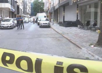 Husumetli iki küme yolda karşılaştı: Zeytinburnu’nda silahlı çatışma!