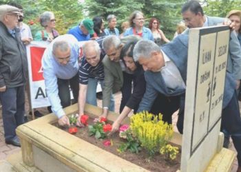 İlhan-Turhan Selçuk kardeşleri hasretle andık: Yolumuzu aydınlatıyorlar
