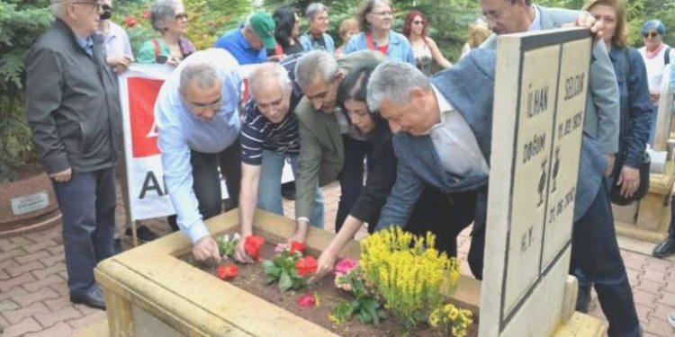 İlhan-Turhan Selçuk kardeşleri hasretle andık: Yolumuzu aydınlatıyorlar