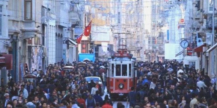 İPA araştırması: İstanbullunun yüzde 40,4’ü kıt kanaat geçiniyor