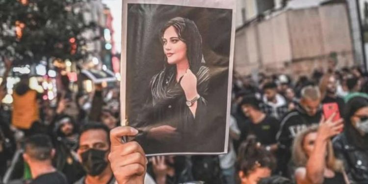 İran: Mahsa Emini protestolarının ardında yaklaşık 20 ülke var