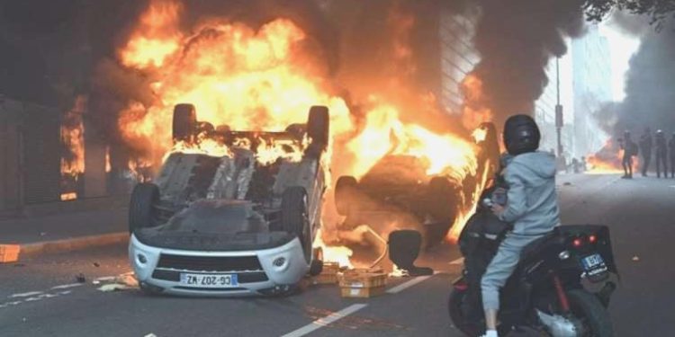 İran’dan Fransa için seyahat uyarısı