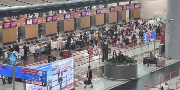 İstanbul Havalimanı’nda bayram tatilli yoğunluğu sürüyor