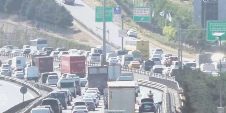 İstanbul trafiğinde bayram yoğunluğu!