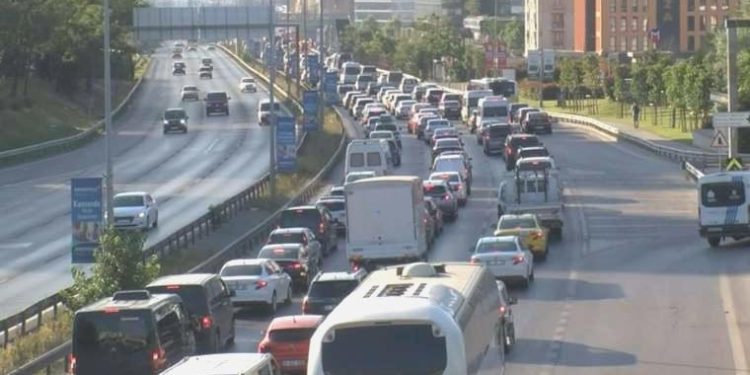 İstanbul’da bayram tatili trafiği sürüyor