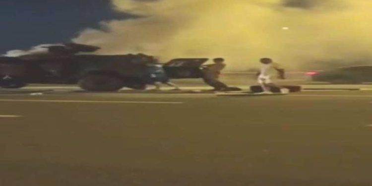 İstanbul’da polislerin içinde olduğu zırhlı araç alev aldı