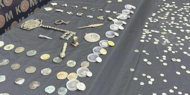 İstanbul’da ‘tarihi eser’ operasyonu: 2 bin 330 eser ele geçirildi