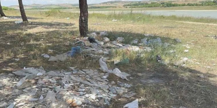 İstanbul’da tatilcilerden geriye çöp yığını kaldı