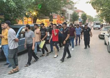 İzmir’de 120 kaçak göçmen yakalandı: Hudut dışı edilecekler