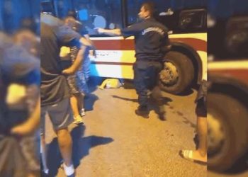 İzmir’de 25 yaşındaki şahıs otobüsün altında kaldı