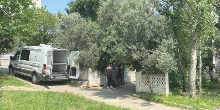 İzmir’de dehşet: Bayanı ve onun ağabeyini öldürdü