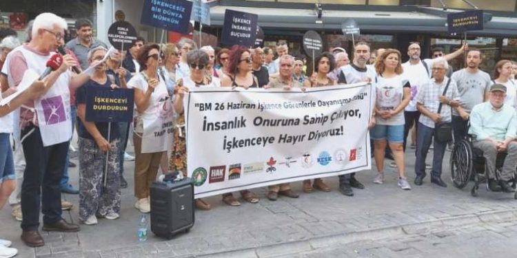 İzmir’de STK’lerden azap protestosu