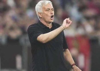 Jose Mourinho’ya 4 maç men cezası!