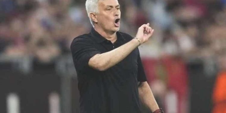 Jose Mourinho’ya 4 maç men cezası!