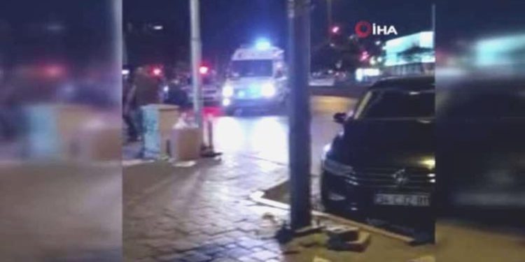 Kadıköy’de kelamlı tartışma yumruklu hengameye dönüştü: 1 yaralı
