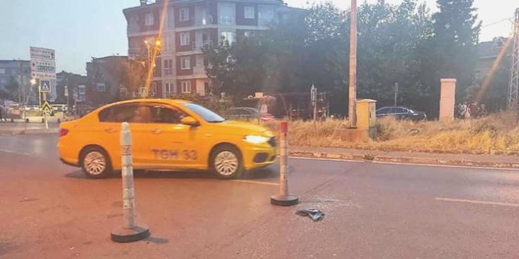 Kağıthane’de seyir halindeki arabaya silahlı taarruz: 1 kişi hayatını kaybetti!
