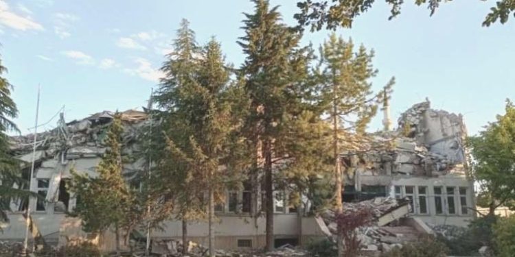 Kahramanmaraş merkezli zelzelelerde hasar alan hükümet konağı yıkıldı