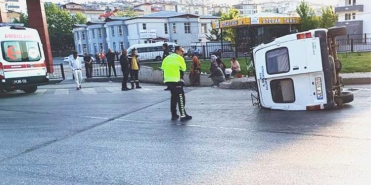 Kahramanmaraş’ta tarım emekçilerini taşıyan minibüs devrildi: 9 yaralı!