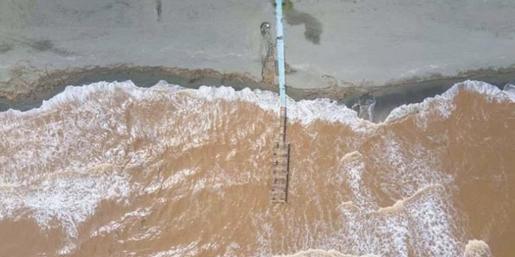 Karadeniz’e çamur aktı! Zonguldak ve Sakarya’da denizin rengi kahverengiye döndü