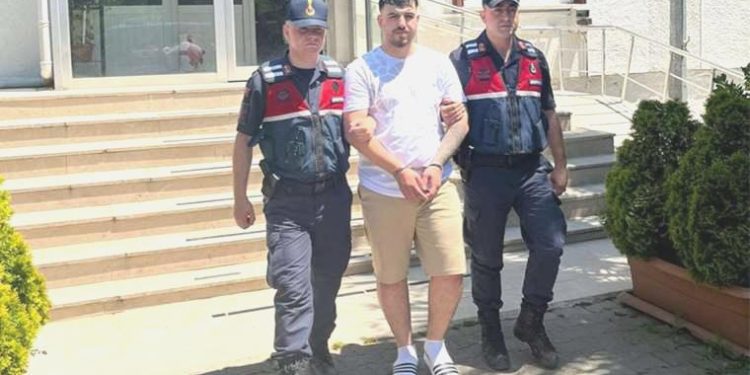 Katılaşmış mahpus cezası olan şahıs tatil yaparken yakalandı