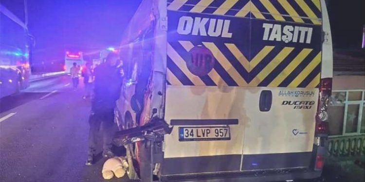Katliam üzere kaza… Minibüs ile TIR çarpıştı: 3 meyyit, 16 yaralı!