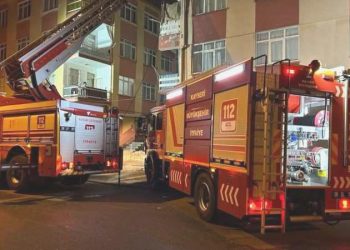 Kayseri’de 3 katlı binada yangın paniği: 1 saatte söndürüldü