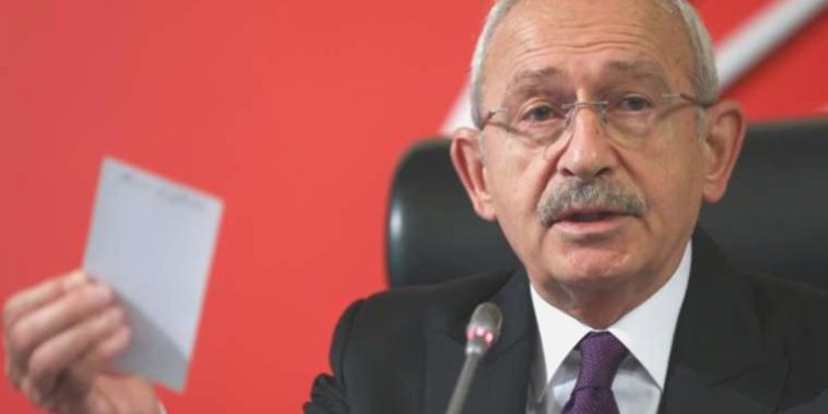 Kemal Kılıçdaroğlu, partisinin vilayet liderleriyle bir ortaya geldi