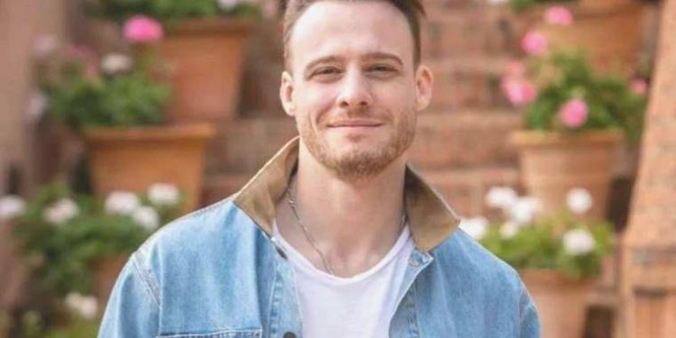 Kerem Bursin’den Darüşşafaka’ya takviye