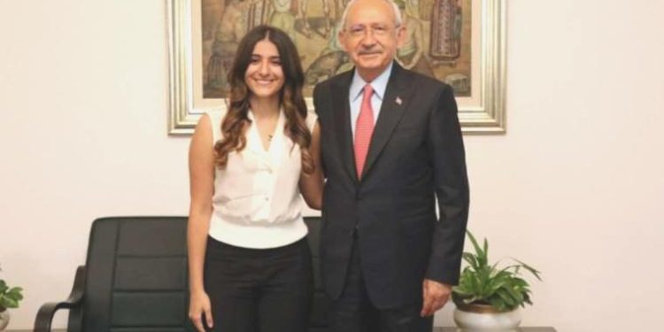 Kılıçdaroğlu, ABD’deki başarılı öğrenci Lara Özkan ile görüştü