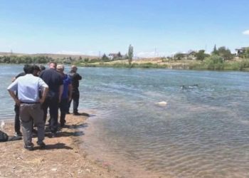 Kırıkkale’de kaçan toplarını almak için Kızılırmak’a giren 3 çocuk kayboldu