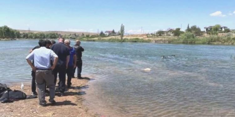 Kırıkkale’de kaçan toplarını almak için Kızılırmak’a giren 3 çocuk kayboldu