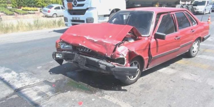 Kırıkkale’de kırmızı ışıkta kaza; 4 yaralı