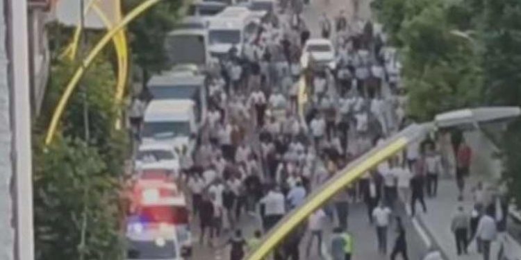 Kocaeli’nde hareketli saatler! ‘Suriyeliler konut bastı’ argümanı halkı ayağa kaldırdı: Ovada mülteci istemiyoruz