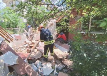 Kocaeli’nde metruk meskende yıkım sırasında sundurma çöktü: 2 meyyit