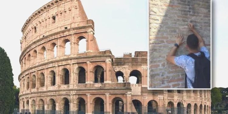 Kolezyum’a kız arkadaşının ismini kazırken yakalandı