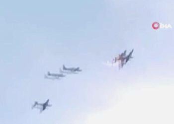 Kolombiya’da eğitim uçuşunda iki askeri uçak çarpıştı: 1 meyyit