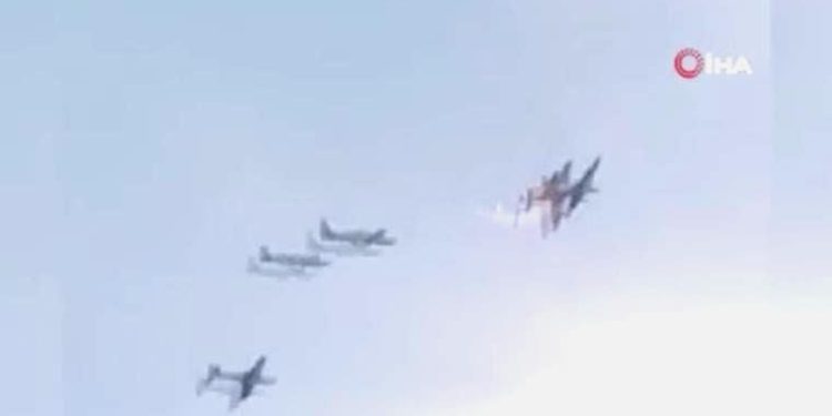 Kolombiya’da eğitim uçuşunda iki askeri uçak çarpıştı: 1 meyyit