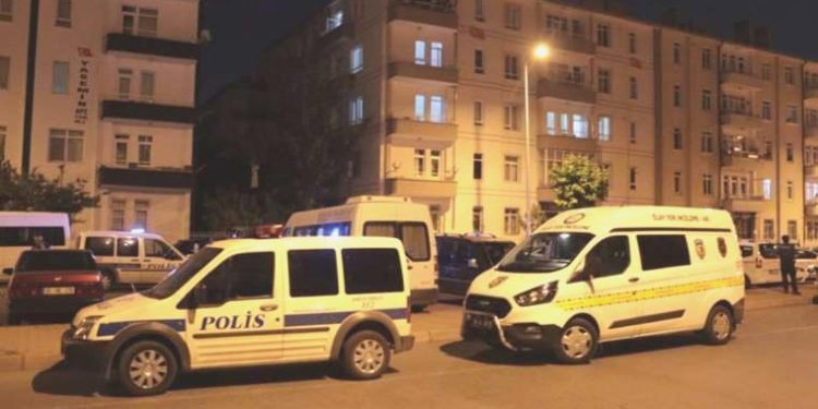 Komşuların gürültü hengamesinde kan aktı: 2 yaralı