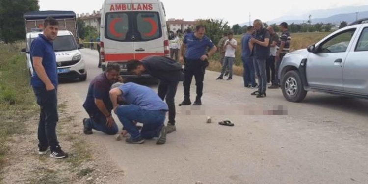 Komşusunu, dükkanına su kaçırdığı gerekçesiyle silahla vurdu