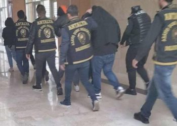 Konteyner konut satma vaadiyle depremzedeleri dolandıran 6 kişi yakalandı