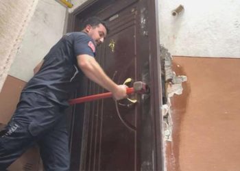 Konut sahibi konuta kitledi: Mahsur kalan aileyi itfaiye kurtardı!