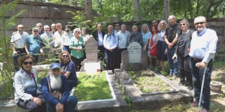 ‘Köy Enstitülerinin mimar’’ İsmail Hakkı Tonguç 63. vefat yıldönümünde mezarı başında anıldı: Eğitimi aydınlattı