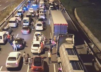 Kuzey Marmara Otoyolu’nda iki araba çarpıştı: 2’si çocuk 5 yaralı!