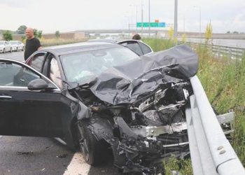 Kuzey Marmara Otoyolu’nda lüks arabaların feci kazası: 3 yaralı