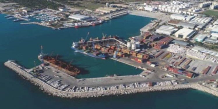 Limanlar Katar’a peşkeş çekildi